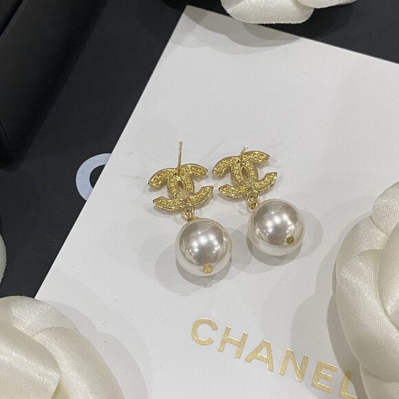 CHANEL EARRINGS - Picture 5 of 9